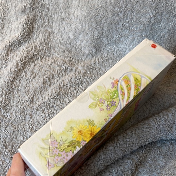 - - ✨ Vintage NRFB Spring Blossom Barbie ~ Avon exclusive - Picture 12 of 13
